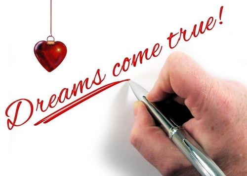 赤ペンで下線を書かれる「Dreams come true」の文字